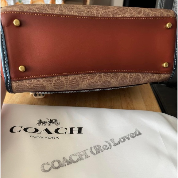 BRAND NEW UPCRAFTED BROOKE CARRYALL 28 IN SIGNATURE CANVAS
 - Picture 5 of 16